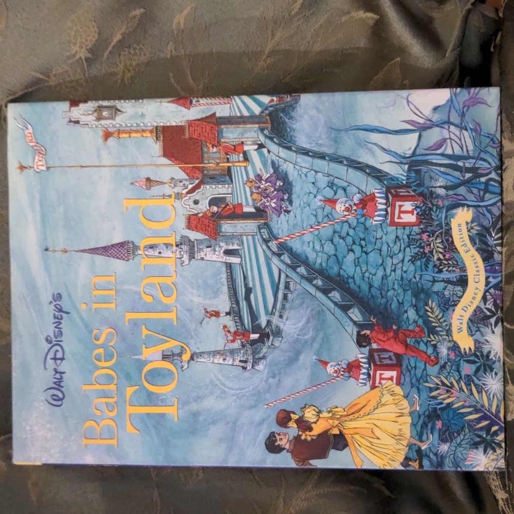 Walt Disney's Babes In Toyland Book